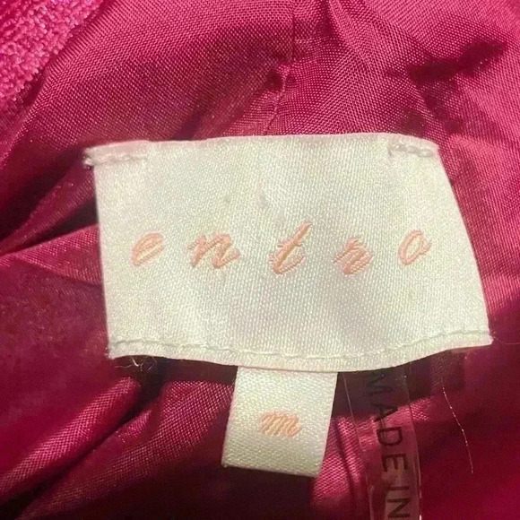 ENTRO women’s fucsia Velvet blazer pockets at side and button front closure.sz M - Picture 9 of 9